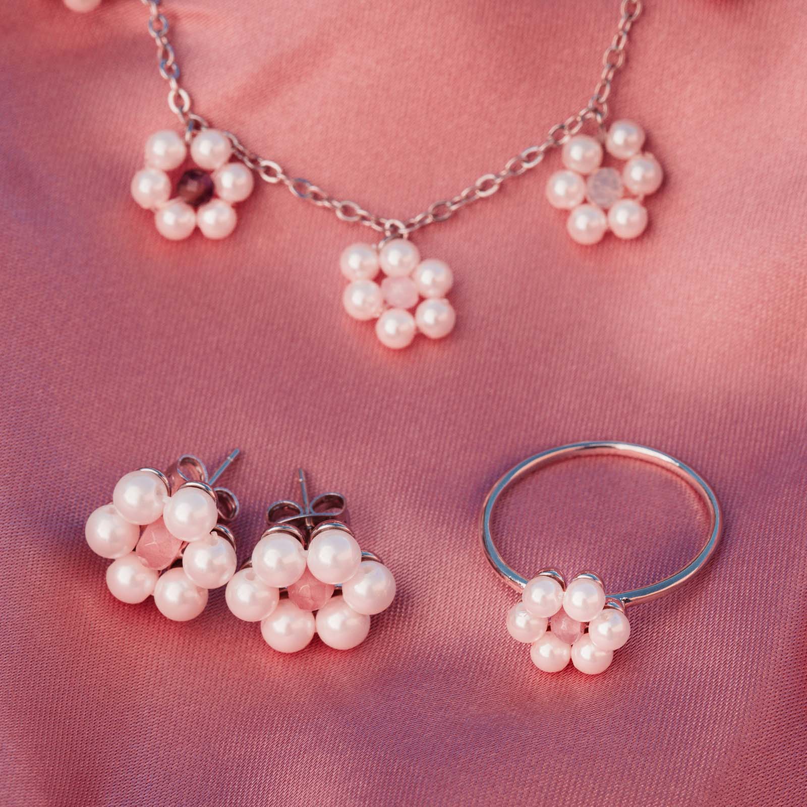 Bitty Pearl Flower Ring